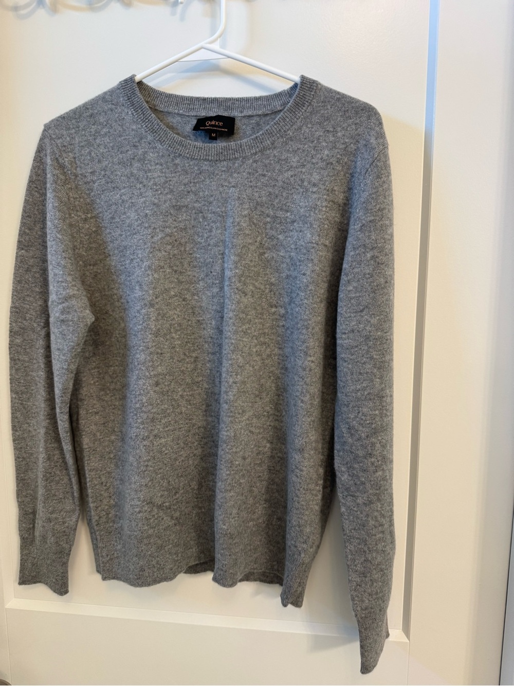 Quince 100% Mongolian Cashmere Women’s Light Grey Crewneck Knit Sweater Medium